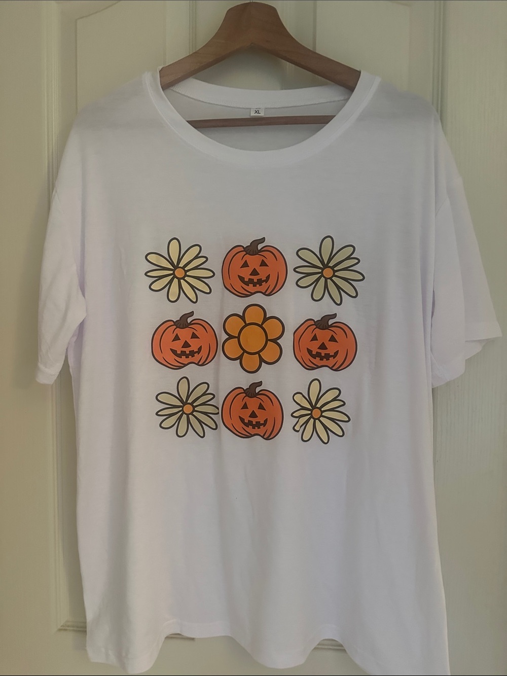 White Women's Short Sleeve Tee with Pumpkin & Daisy Graphic